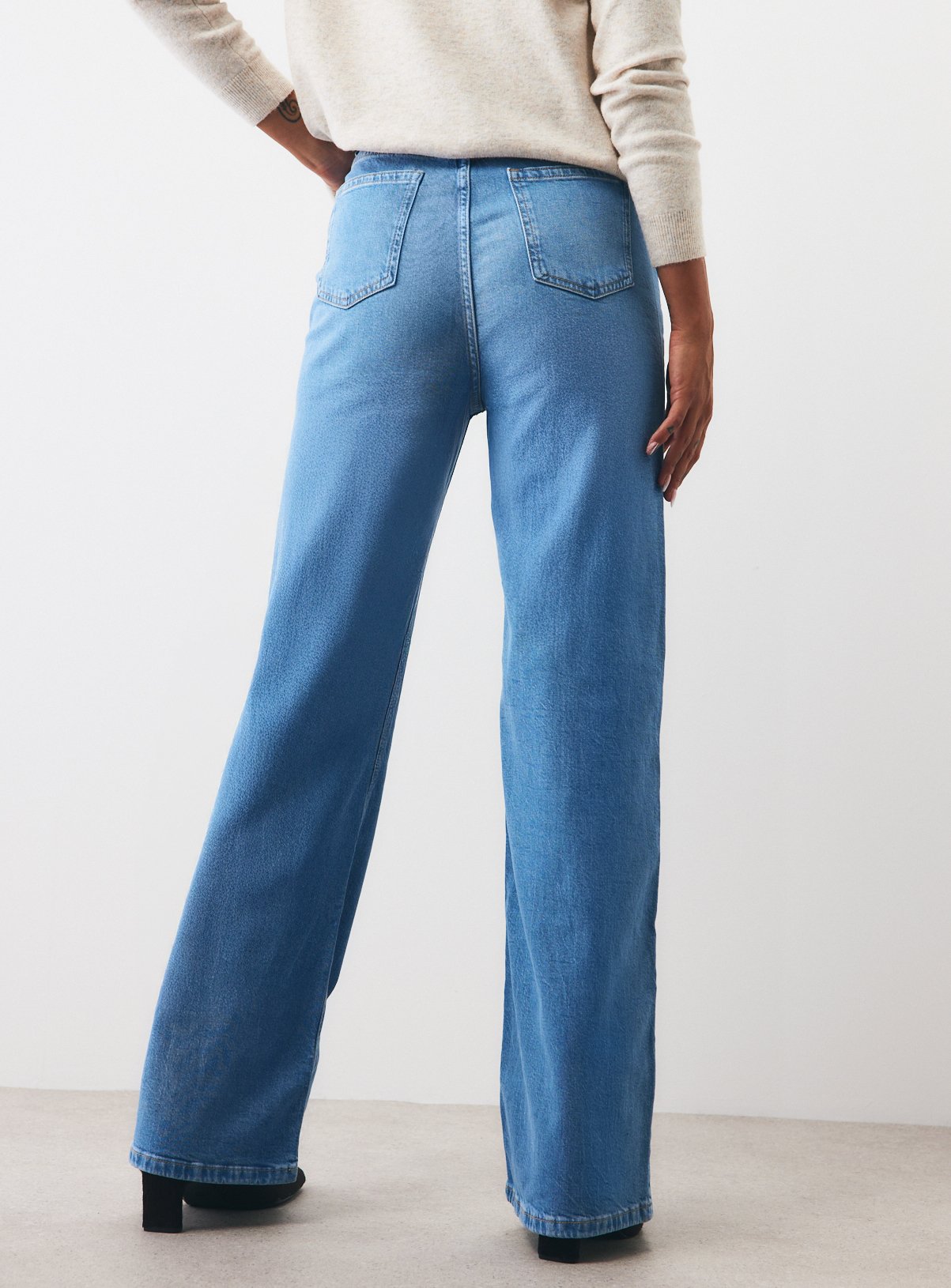 Mid Blue Wash Wide Leg Jeans 20L - Image 4 thumbnail